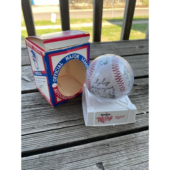 Vintage Signed Replilca of Twins Baseball 80s/90s - Picture 1 of 16